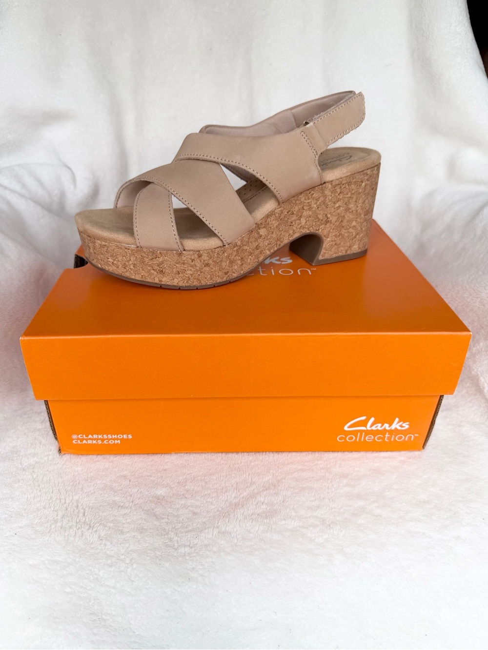Clarks Women's Nerisa Grace Round Toe Wedge Sandals  Sand Nubuck Size 7M - Picture 2 of 13